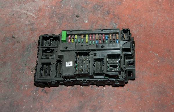 FORD TRANSİT 120 - 120 V ÇIKMA PARÇA  2018 2021 SİGORTA  KUTUSU